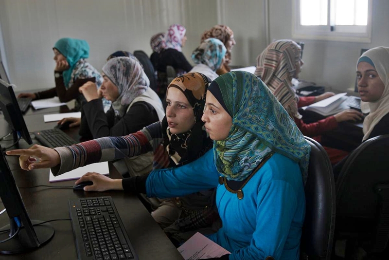 Αποτέλεσμα εικόνας για In Grecia si organizzano corsi d'arte e lingua per i siriani