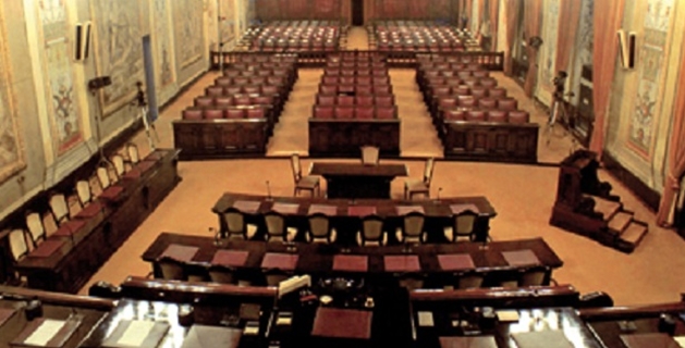 L'Assemblea regionale sospende i lavori, presenti solo 3 deputati su 90. E i siciliani attendono