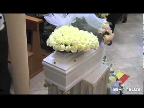 A Palermo i funerali della bimba morta abbandonata tra i rifiuti