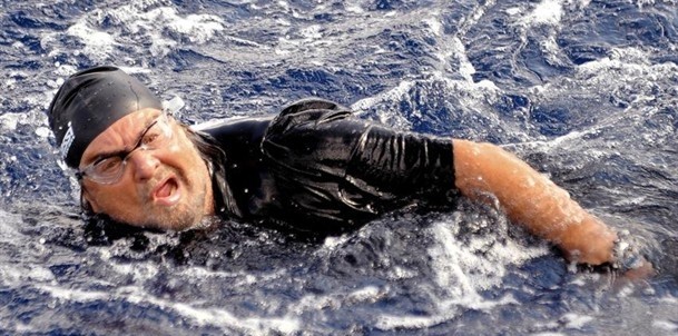 Capitan Grillo abbandona la nave che affonda