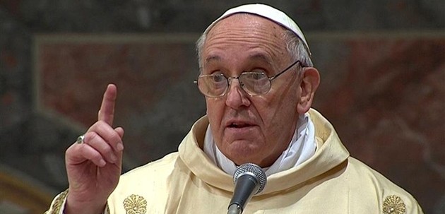 Papa: “Scandaloso ci sia un prezzario per battesimi e benedizioni”