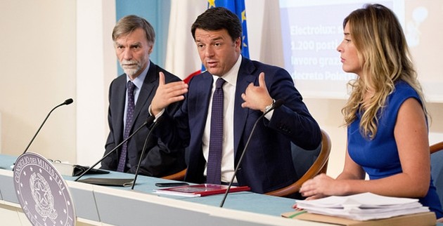 Renzi a Catania: disoccupazione preoccupa. Premier contestato davanti al Comune (VIDEO)