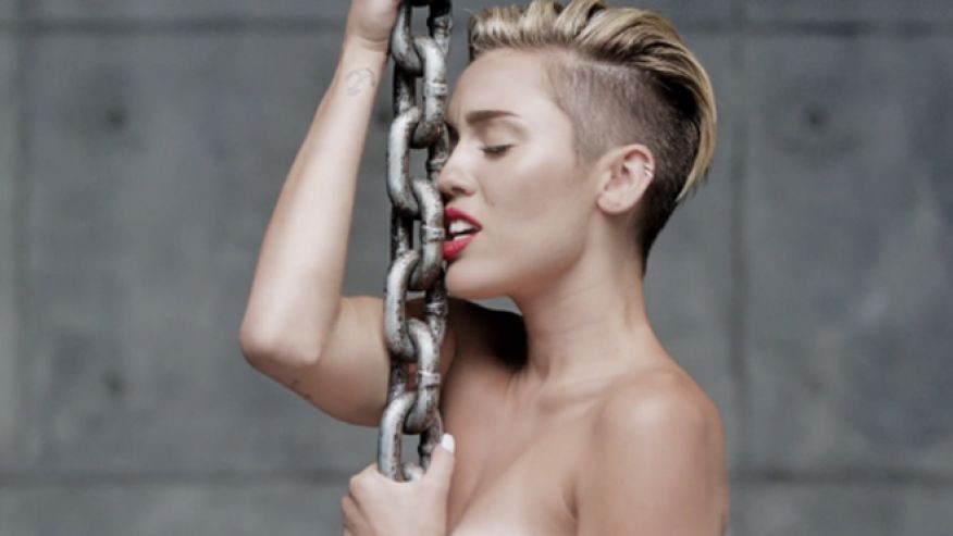 L’ultima di Miley Cyrus, l’elogio della masturbazione (FOTO)