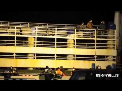 Attraccato a Corigliano il barcone fantasma degli immigrarati