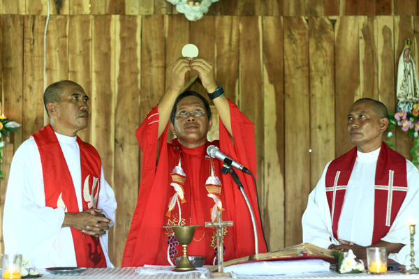 Chiesa: battezzati nelle Filippine figli di 2 preti sposati