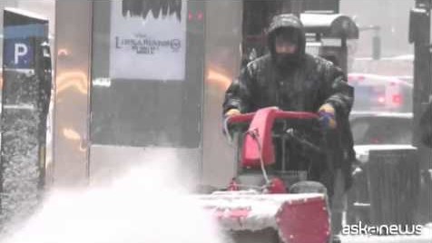 Grande nevicata su New York, città paralizzata (VIDEO)