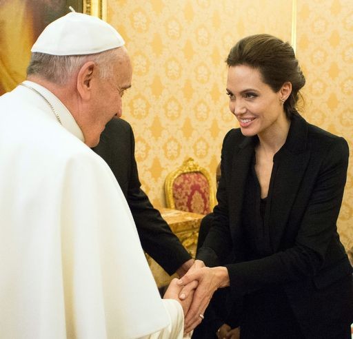 Cinema, Angelina Jolie da papa Francesco per Unbroken