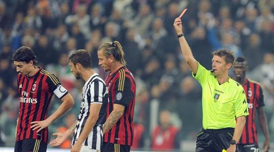 A.C. Milan French defender Philippe Mexes (L) leaves the pitch after reciving a red cardduring the Serie A soccer match between Juventus and AC Milan at the Juventus stadium in Turin, Italy, 6 October 2013. ANSA/DI MARCO