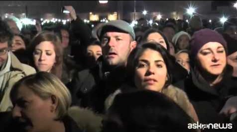 Napoli si commuove per Pino Daniele: in centomila al flash mob