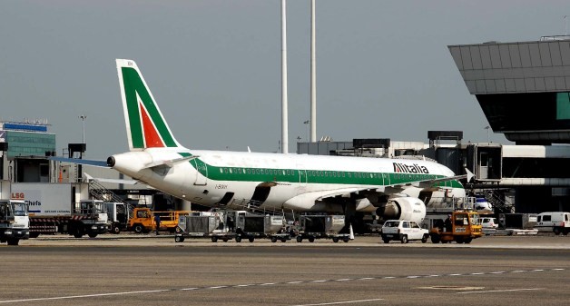 I primi aerei decollano dall'aeroporto di Fiumicino, diretti all'aeroporto Falcone-Borsellino di Palermo.TEELNEWS/ANSA