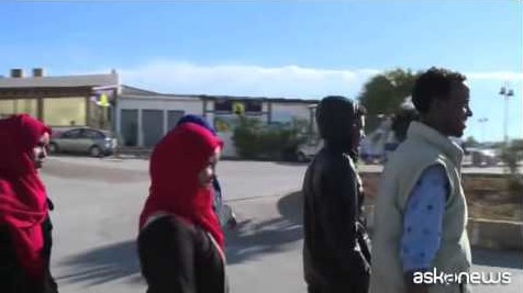 Ahmed, Omar e Tanjin, le storie dei migranti di Lampedusa (VIDEO)
