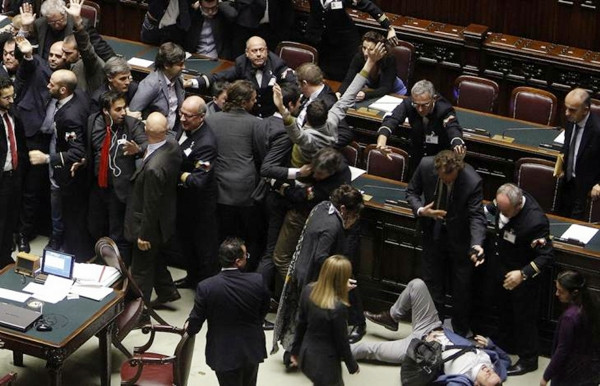 bagarre-aula parlamento