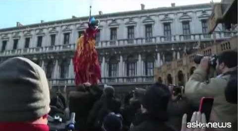 Esplode il Carnevale di Venezia con il volo d’Angelo