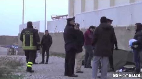 Giallo a Palermo, cadavere donna sugli scogli (VIDEO)