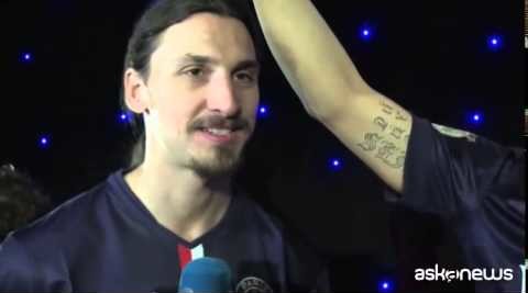 Ibrahimovic e il suo doppio, una statua di cera a Parigi (VIDEO)