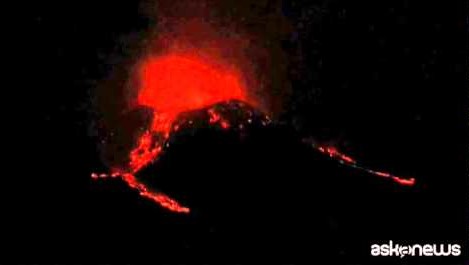 L’eruzione dell’Etna tra fuoco e neve