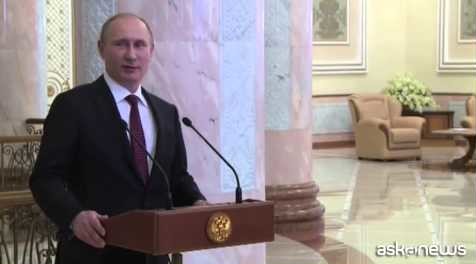 Putin annuncia accordo per riportare la pace in Ucraina
