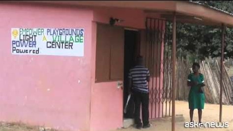 L’altalena produce energia, in Ghana la luce si accende giocando (VIDEO)