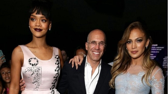 Rihanna e Jennifer Lopez sul red carpet di ''Home'' (VIDEO)