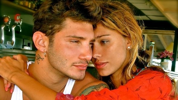 La coppia è scoppiata: Belen e Stefano De Martino non vivono più insieme