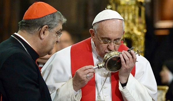 Dopo 167 anni per un Papa San Gennaro scioglie sangue, a metà