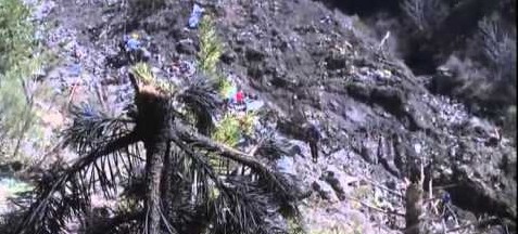 Schianto Airbus, case del copilota perquisite a caccia di indizi (VIDEO)