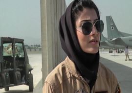 Niloofar, la top gun afgana: una donna in volo sopra i pregiudizi (VIDEO)