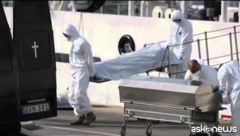 Arrivato a Catania pattugliatore con 220 migranti (VIDEO)