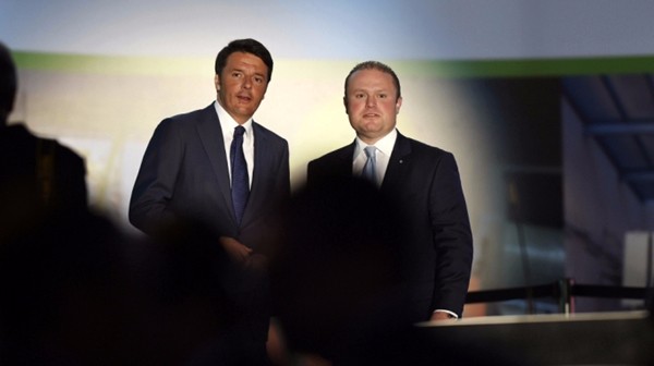 Renzi: andremo a prendere gli schiavisti e li arresteremo