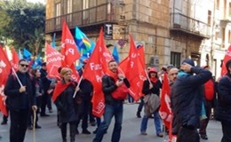 Sicilia, dipendenti regionali in piazza contro i tagli del governo Crocetta (VIDEO)