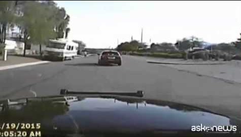 Usa, video shock della polizia che investe un pregiudicato