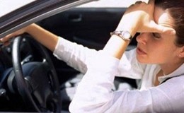 Stress-da-traffico auto donna