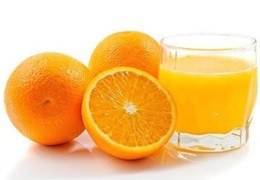 Un succo d’arancia al giorno migliora le capacità cerebrali degli anziani.