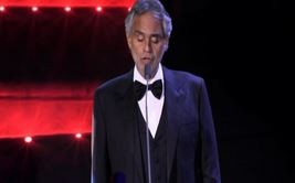 Bocelli canta la Turandot e sul palco entra la Giulia