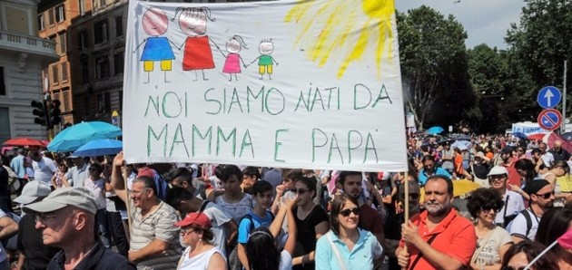 Family Day, cattolici in piazza contro i gender per difendere famiglia tradizionale