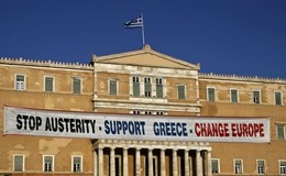 Di quanto e con chi è indebitata la Grecia