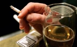 Fumo, alcol, cattiva alimentazione: adolescenti a rischio