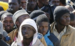 L’infettivologa: i migranti non portano malattie, paure infondate