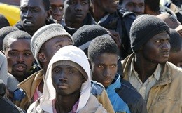 Italia: Migranti arrivano a Pozzallo