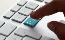 notifiche-avvocato-pec computer tastiera