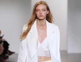 Calvin-Klein-Collection-Spring-Summer-2016-Runway03-800x480