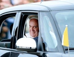 Il video di Papa Francesco in Usa con la Fiat 500 L nera
