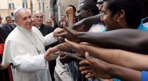 Il Papa e il Giubileo. Francesco: "Parrocchie del Vaticano accoglieranno famiglie di profughi"