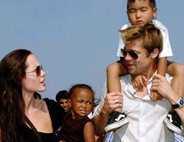 Angelina-Jolie-e-Brad-Pitt-adottano-il-settimo-figlio-Moussa_oggetto_editoriale_850x600
