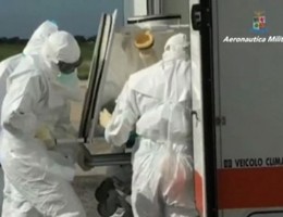 Paziente-altamente-infettivo-trasportato-in-bio-contenimento-640x358