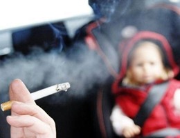 Non si fuma in auto con minori e donne incinte, firmato decreto