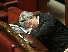 parlamentari-che-dormono-02