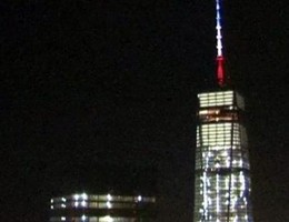 A New York la Freedom Tower coi colori della bandiera francese (video)