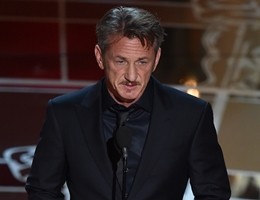 Sean Penn a Parigi prima del vertice sul clima: ''Sono ottimista'' (video)