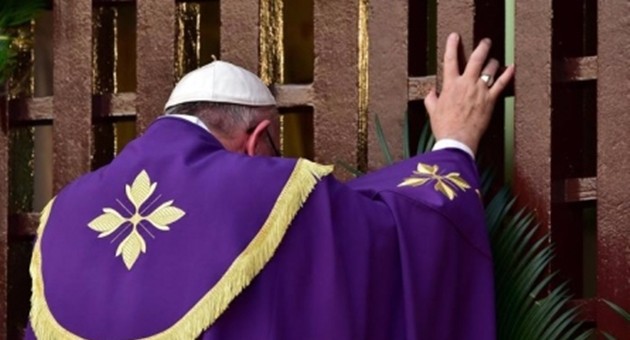 Bangui, papa Francesco apre la prima Porta Santa del Giubileo
